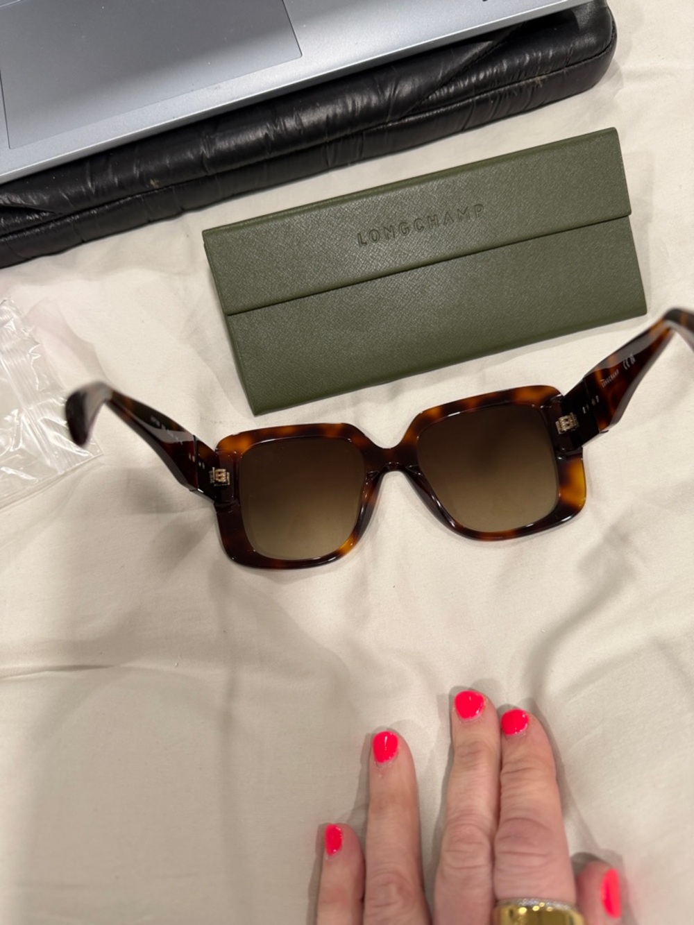 Longchamp Tortoiseshell Oversized Women's Sunglasses with Brown Gradient Lenses - Picture 4 of 10